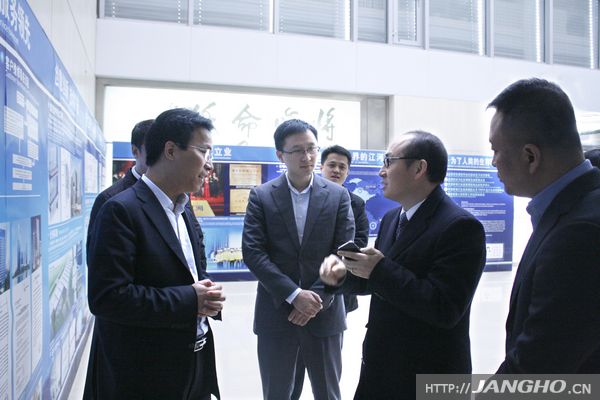 SOHO中国有限公司董事长潘石屹莅临918博天堂幕墙考察旅行